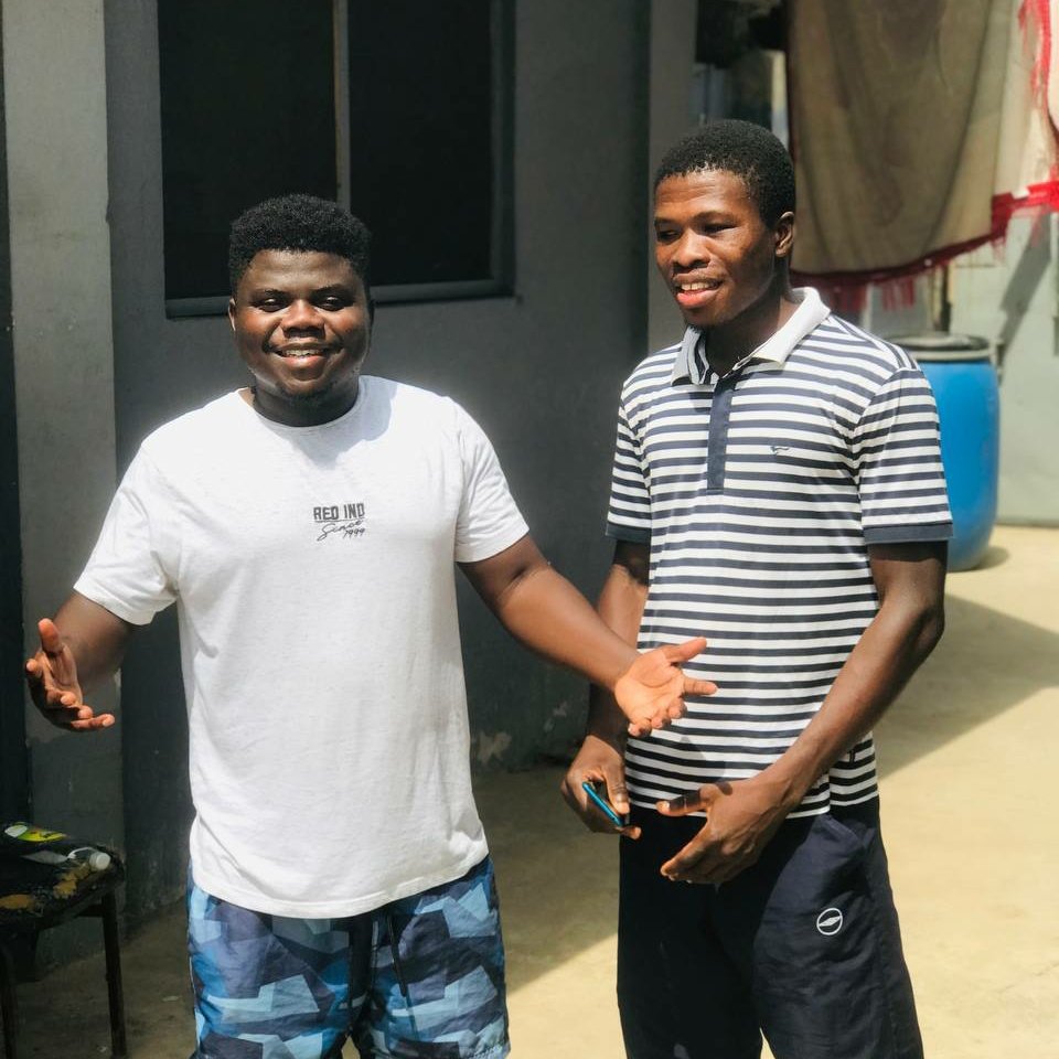 Having the opportunity to meet up with your Hero is the whole mood. <a href="/wode_maya/">Wode Maya ®</a> asked Village Bwouy why are you shaking 😆

Waiting for him to visit Akumersu Yiti community soon.

#WKHKYD #BBTitians |addo D|ghana 🇬🇭 ♥