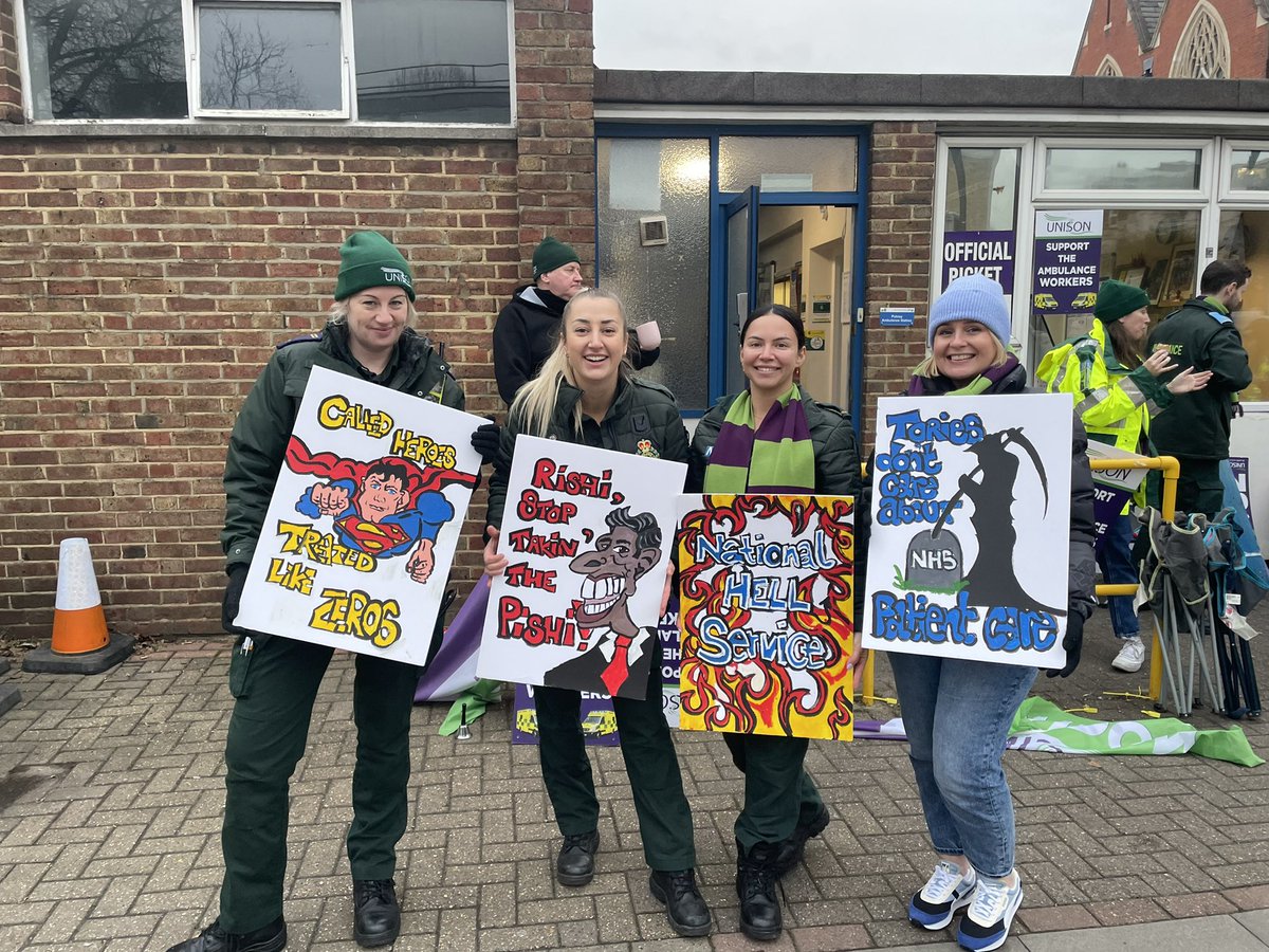 suzieflower2's tweet photo. Striking today with my green family 🚑💚💚! With the fabulous art work drawn by one of my colleagues. #strike https://t.co/aOkBuP9mY7