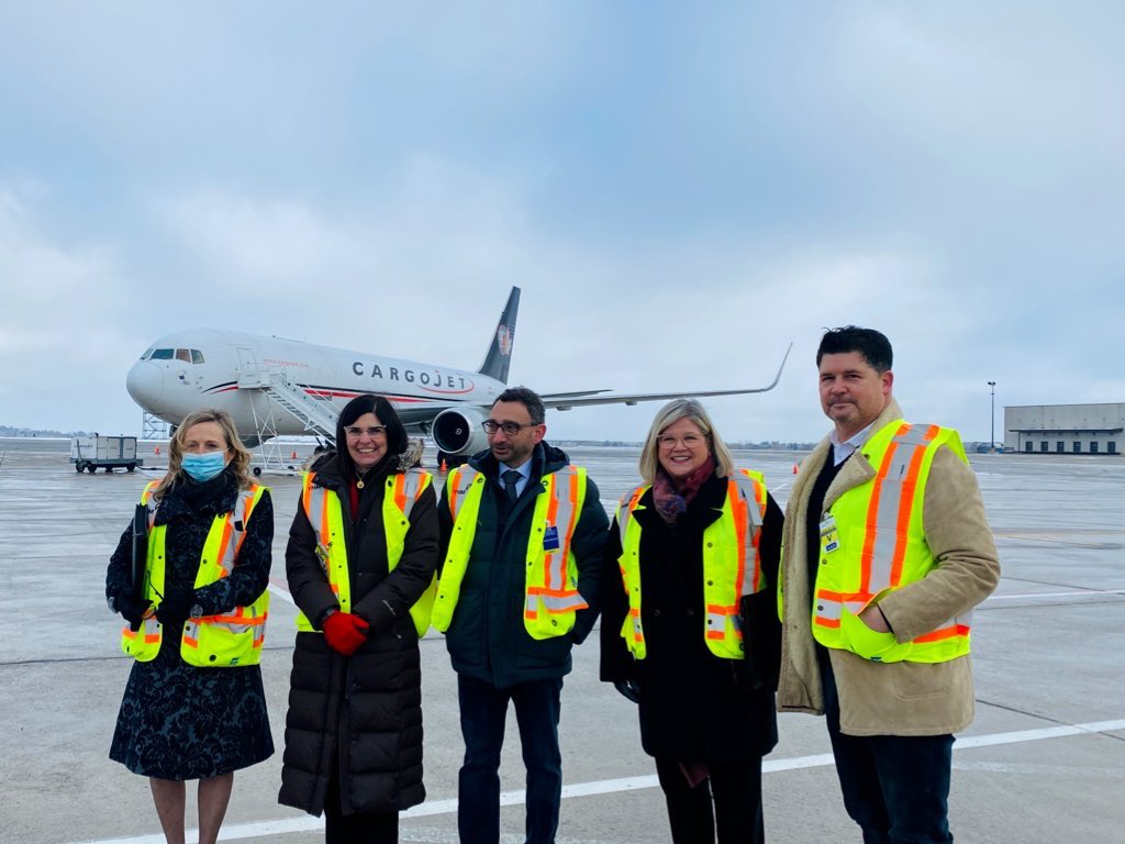 AndreaHorwath's tweet photo. Hamilton's @Flyyhm is a Canadian leader in goods movement, which plays an enormous role in our local economy. Thanks to our federal partners, Minister @OmarAlghabra, Minister @FilomenaTassi, today's investments mean more good-paying jobs in #HamOnt.

🔗https://t.co/z7zuFRoyJn https://t.co/JKtKAZcUWr