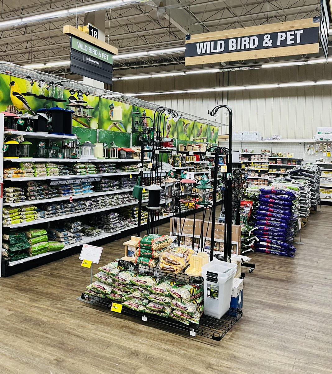 ClarksHardware's tweet photo. 🙌Raise your hand if THIS is your favorite aisle!🐦
#clarkshardware #ellicottcity #birdsupplies #winter #birding https://t.co/klxHnX9oyr
