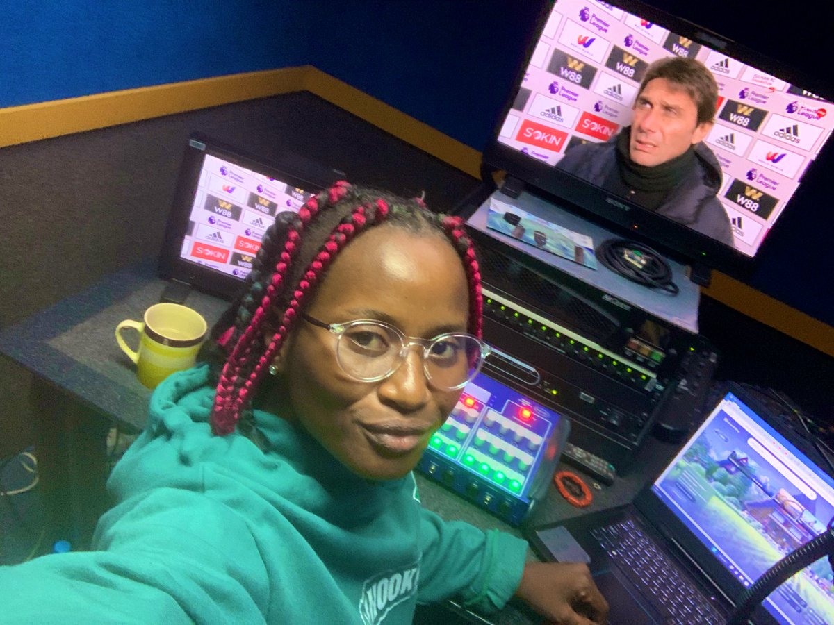 OfficialSuo's tweet image. Late #EPL fixture tonight.
#FULTOT is the game. ⚽️ 
I’ll be your official #PidginCommentator for this one.

Feel free to change your language option to pidgin option on channel 206 @SuperSportTV yes?

I say dis game na over 2.5. Mitrovic to score,Willian to assist. You?

#Kpoko💛