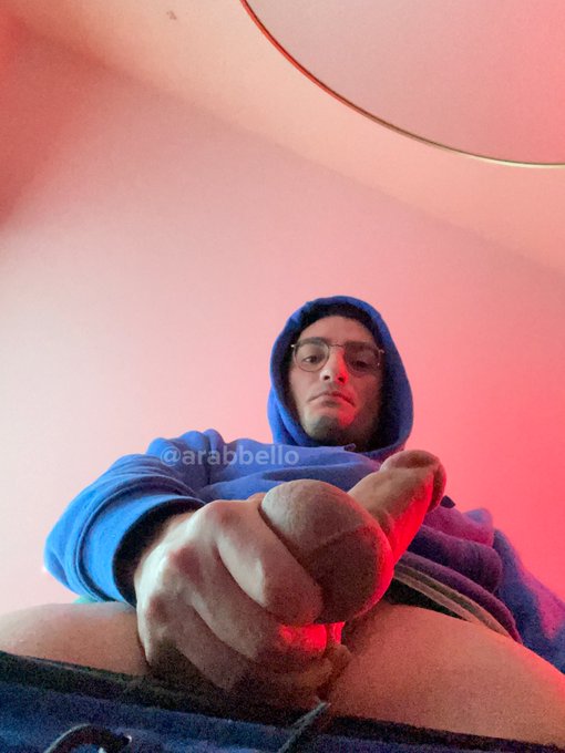 Tweeting with one hand !!? https://t.co/A4rTiIwawN