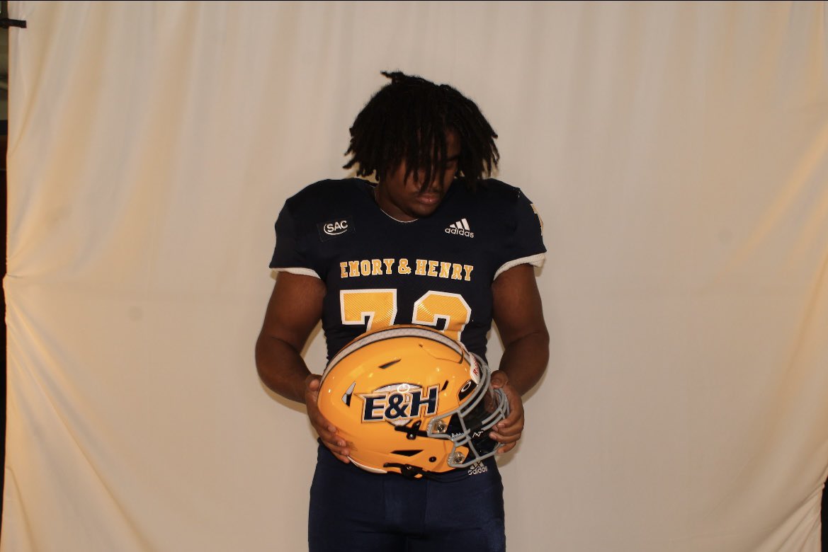 JoshuaGooding05's tweet photo. COMMITTED!! Proud to announce my commitment to Emory &amp; Henry. Go Wasps! @GoWasps @CoachBuzzo @EHCFootball https://t.co/4RCo4GDzxL