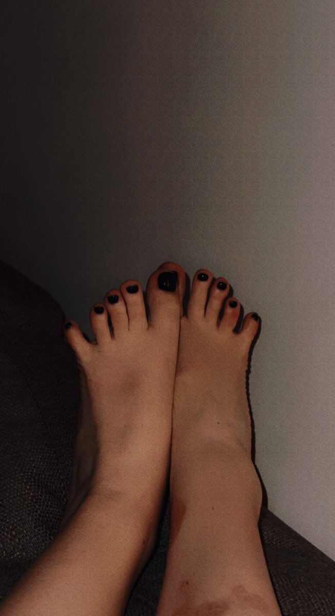 OfLivxo's tweet photo. #feetfethish #feetpicsforsales #feet #skinny #stretched #navynails #FeetPicture https://t.co/CmUVf3zALO
