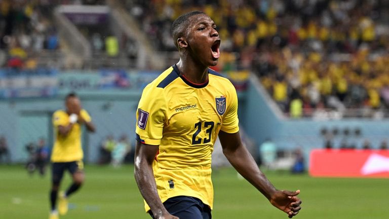 EduardoHagn's tweet photo. 🚨 Arsenal are well-informed on the Moises Caicedo situation! One to watch in the final days of the window. Liverpool and Chelsea interested as well. Reports, @FabrizioRomano. https://t.co/JzwFe03ePj