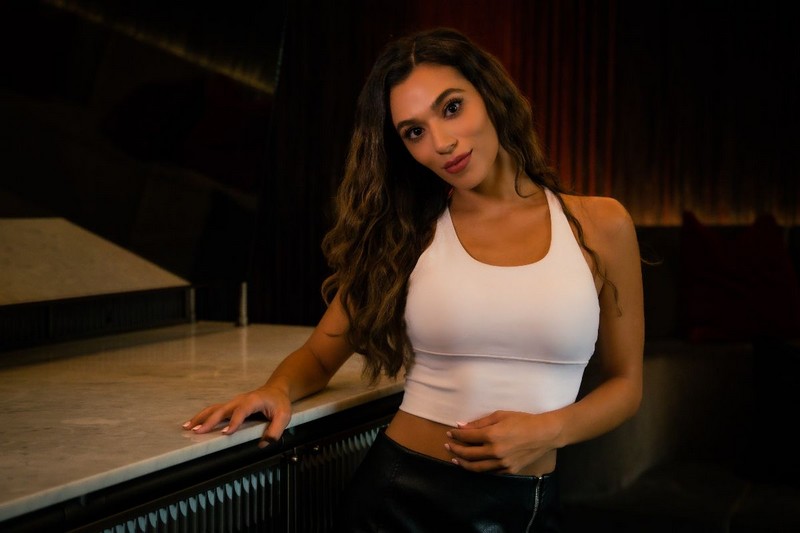 StarryMag's tweet image. .@Sabrina_Ponte_ fans snag some insight from the #singersongwriter and #countrypop artist about latest single "Last Christmas" reading reporter @robofthunder's interview at starrymag.com/sabrina-ponte-…! #coversong #holidaymusic #christmasmusic