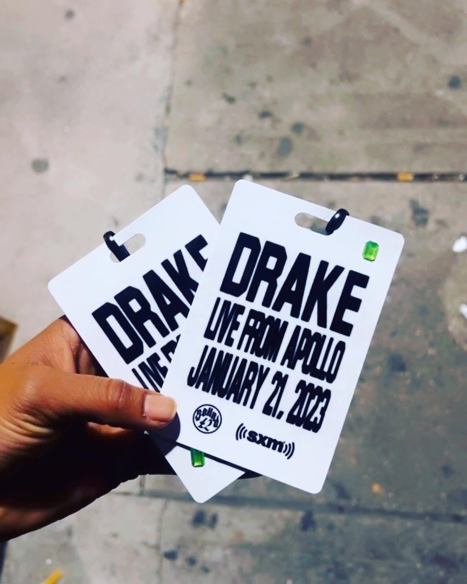 ovoyute's tweet photo. #DrakeApollo https://t.co/WhVQ1om5lr