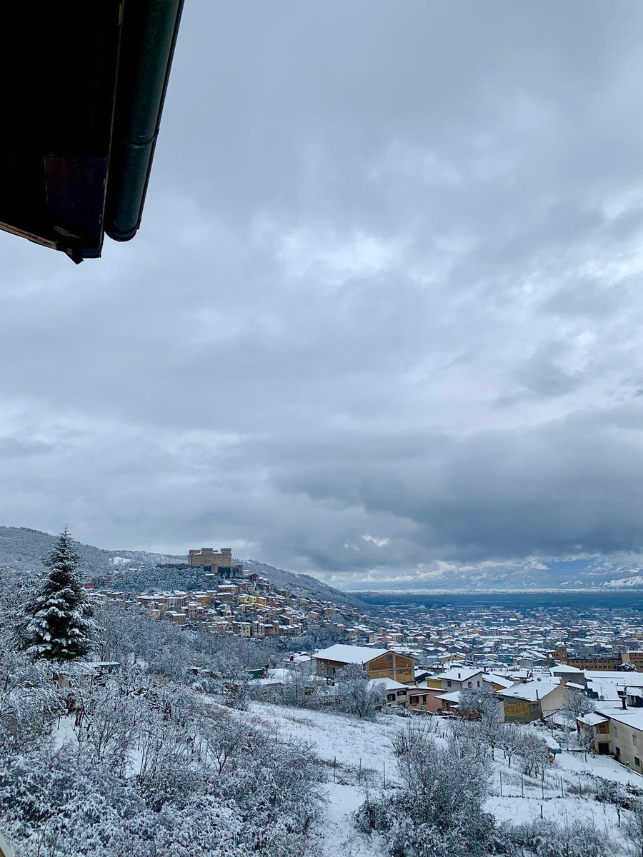 “Scende la neve soffice e silenziosa...”❄️

#celano #Abruzzo #Italia #neve #inverno 
<a href="/visit_abruzzo/">Visit Abruzzo</a> <a href="/YourAbruzzo/">Visit Abruzzo</a> <a href="/paesaggiabruzzo/">Paesaggi d'Abruzzo</a> <a href="/Rete8News/">Rete8News</a> <a href="/TgrRaiAbruzzo/">Tgr Rai Abruzzo</a> <a href="/igers_abruzzo/">IgersAbruzzo</a> <a href="/Regione_Abruzzo/">Regione Abruzzo</a>