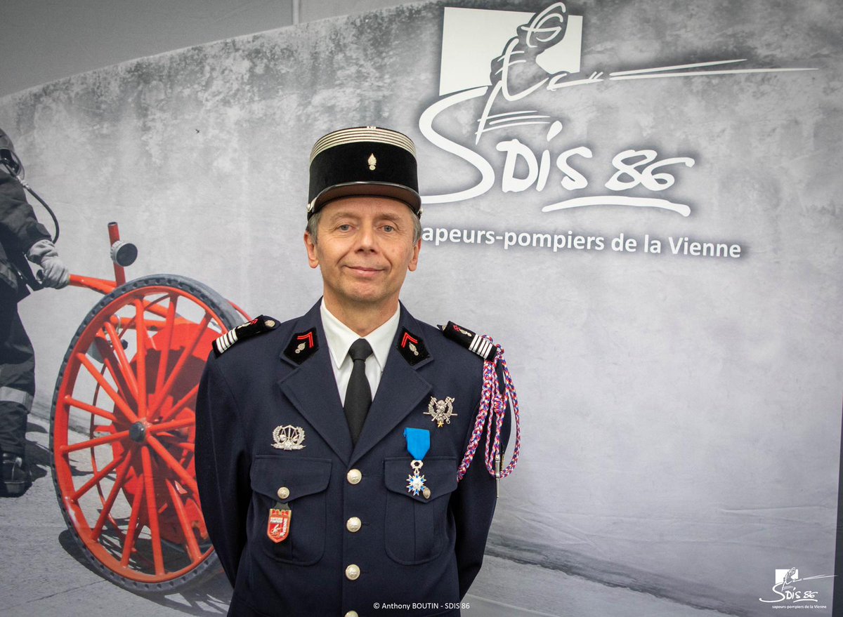 sdis86's tweet photo. #Cérémonie des #Voeux2023 du #SDIS de la #Vienne86 :

🎖 remise de l'ordre national du mérite au Colonel (hc) Landrieau
🎞 #retrospective2022 avec la valorisation des actions de #renforts menées en #Gironde
➡️ mise à l'honneur de #SP 
🤝 remise des #labelsemployeurs https://t.co/5tDRUGVc1a