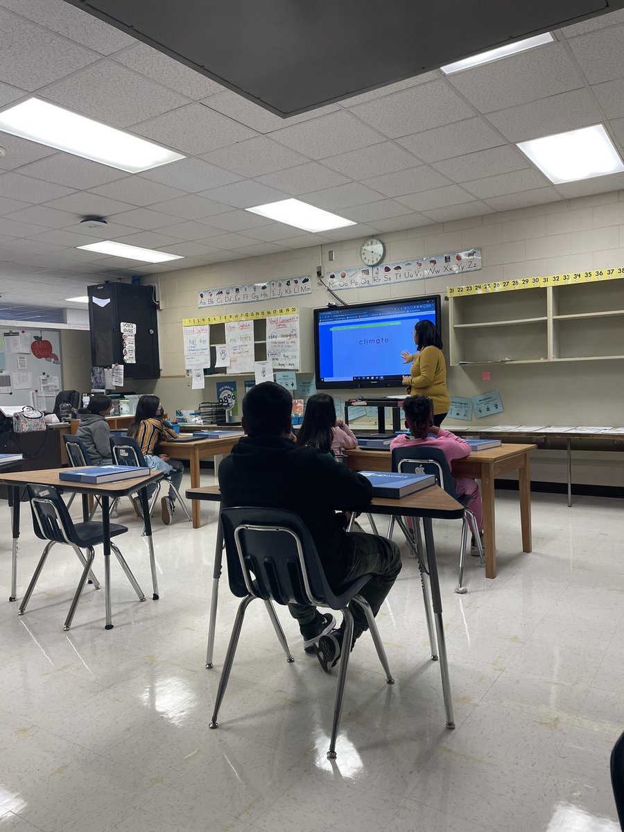 MrsLaura_Khan's tweet photo. @OlesonES_AISD RTI students are working on reading multisyllabic words with the schwa using @ReallyGreatRead Great Job Mrs. Perez @kimjenty https://t.co/vT5dUmrBPj