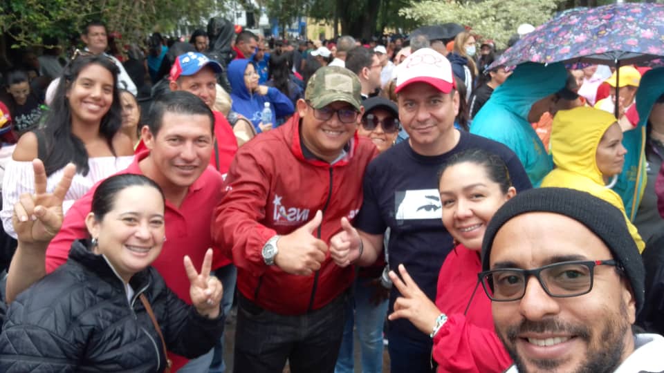 PartidoPSUV's tweet photo. TÁCHIRA 🚩
En San Cristóbal, el pueblo tomó las calles desde muy temprano para expresar su respaldo al presidente Nicolás Maduro y la Revolución Bolivariana.
@FreddyBernal
@PSUVTachira
#ConMaduroVamosPaLante https://t.co/O2bMOopF12