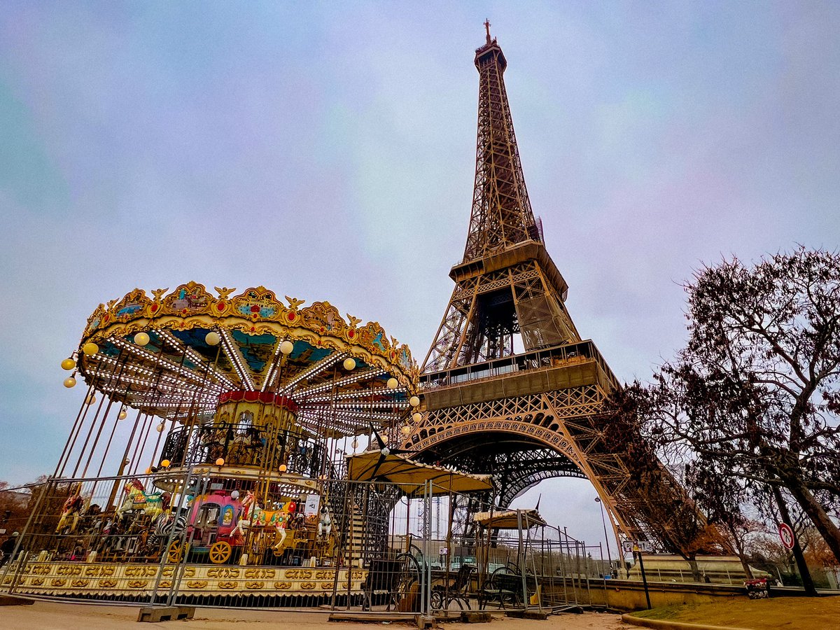 Yellow adventures in Paris

#Paris #eyfel #france #parisstreet #imaginarymagnitude #myspcstory