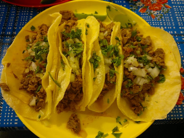 Birria tacos
 Birria tacos are a traditional Mexican dish made with slow-cooked beef or goat meat seasoned with various spices and chilies. 
#Birriatacos #tacos #TacoTeam #chickentacos #RERB #Quatennens #Facealinfo #CCA #NEOM #recipes  #tacossauce #dinnerrecipe #healthyrecipe.