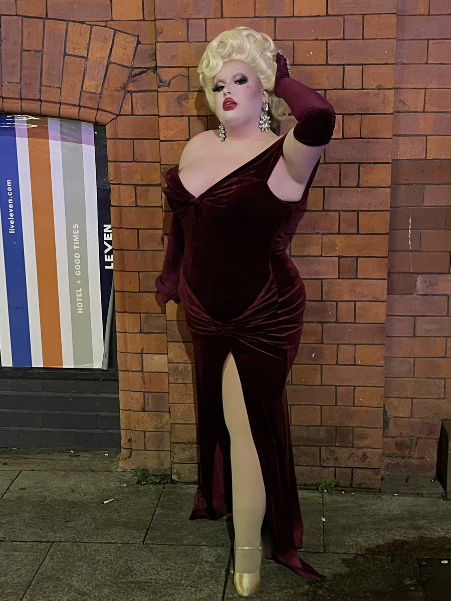 living out my dream ✨
and looking this hot whilst doing it. 
.
.
.
#drag #dragqueen #dragqueens #ukdrag #manchesterdrag #draguk #manchesterqueen #manchesterqueens #manchester #canalstreet