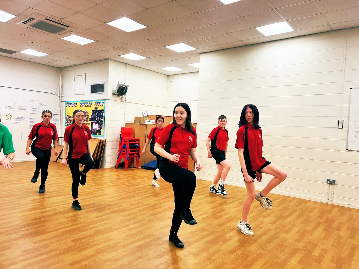 mrshevansasl's tweet photo. 🌟🌟 A big thank you to Lucie from @DanceNuvo for delivering a great workshop focusing on foundations of breakdance, hip hop and house with our Year 10 students! An amazing session hearing and seeing all of her knowledge! @Miss__Gayle @MoretonSchool 🌟🌟 https://t.co/aGTTCvWVte