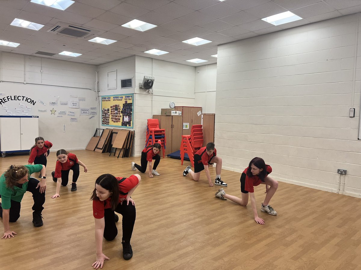 🌟🌟 A big thank you to Lucie from <a href="/DanceNuvo/">Dance Nuvo</a> for delivering a great workshop focusing on foundations of breakdance, hip hop and house with our Year 10 students! An amazing session hearing and seeing all of her knowledge! <a href="/Miss__Gayle/">Miss Gayle</a> @MoretonSchool 🌟🌟