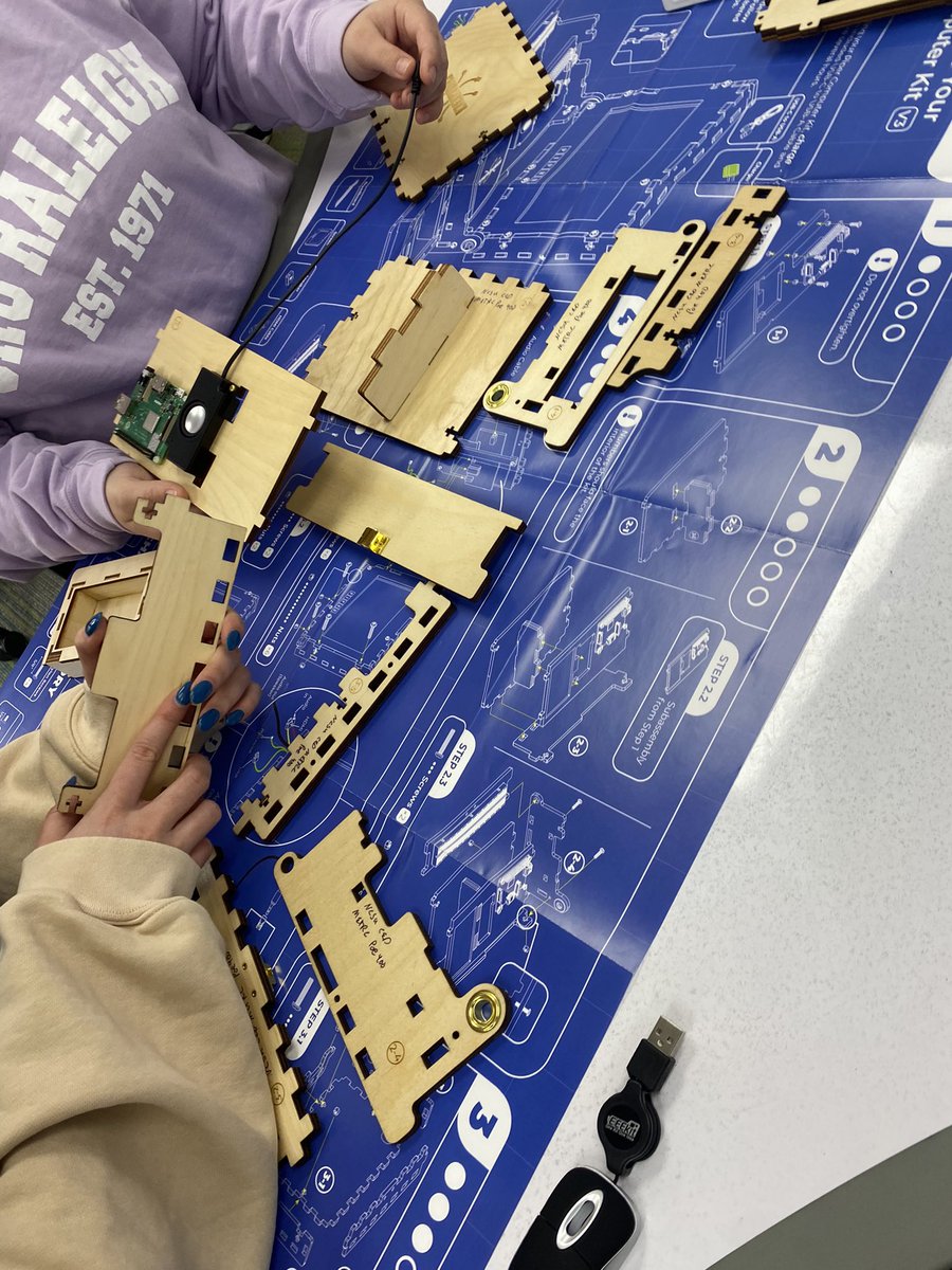 Today in #ECI201 we built Piper Computers @StartWithPiper. This was challenging but overall a great way to work on the 4Cs, creativity, collaboration, communication, and critical thinking. #ISTEStandards