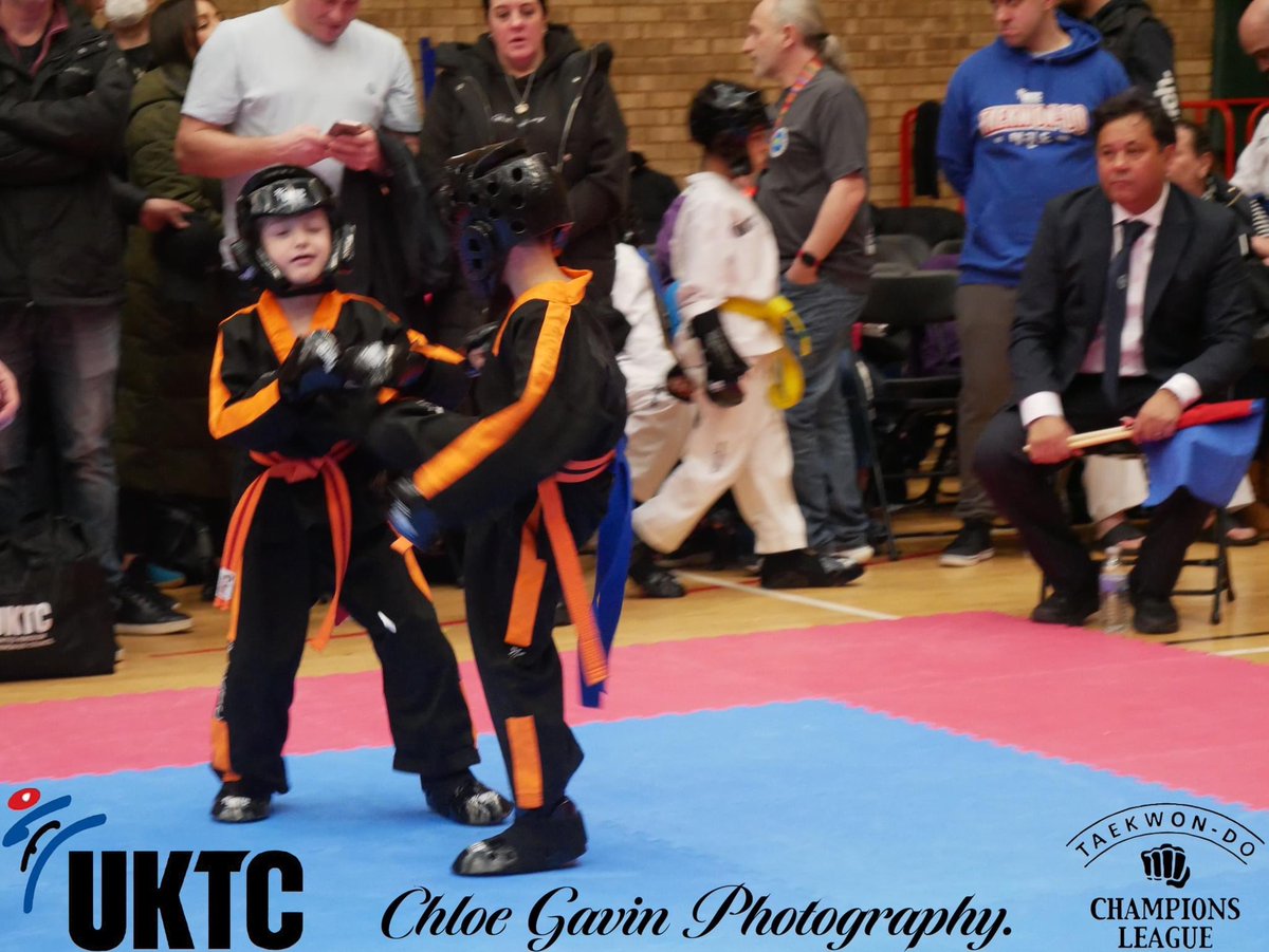 KristenLeadbet2's tweet image. @CarronshoreP23 @carronshoreps K did his 1st comp yesterday at TKD and was fab #firstcomp #proudmum