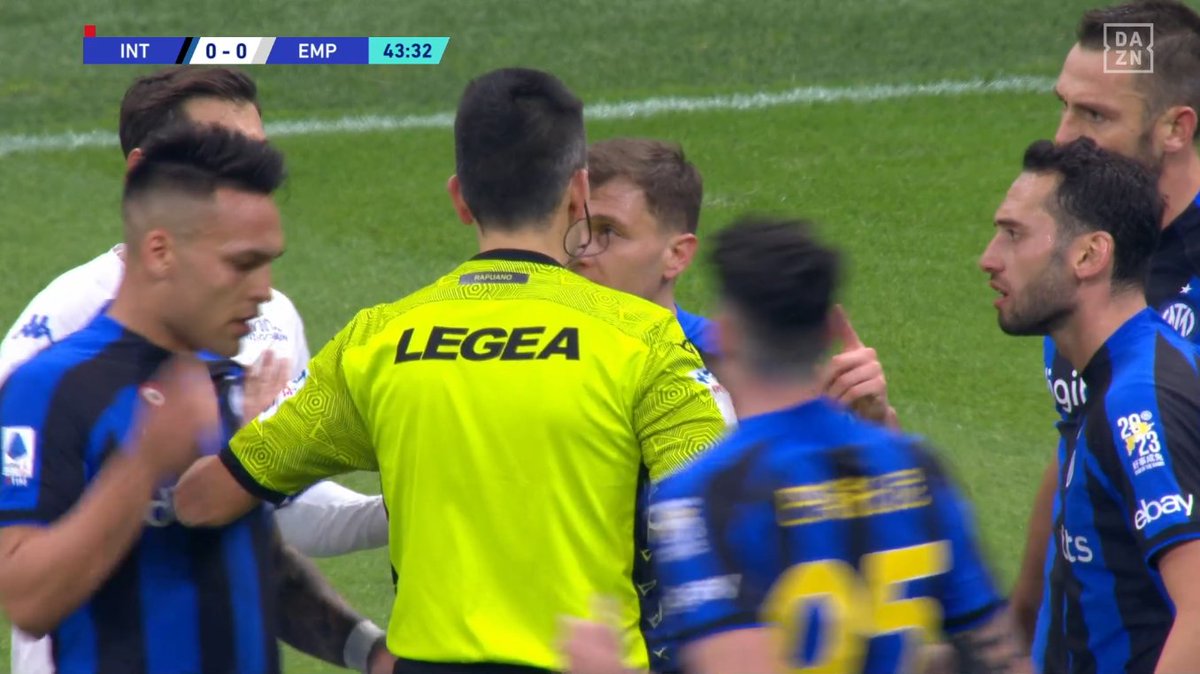 GianniROMAndi's tweet image. #Bergonzi: " I calciatori dell' #ASRoma sono abituati a questo atteggiamento sbagliato, il quale condurrà a probabili conseguenze. I direttori di gioco dovrebbero difendersi da questa condotta, ci saranno sicuramente dei provvedimenti"
#InterEmpoli