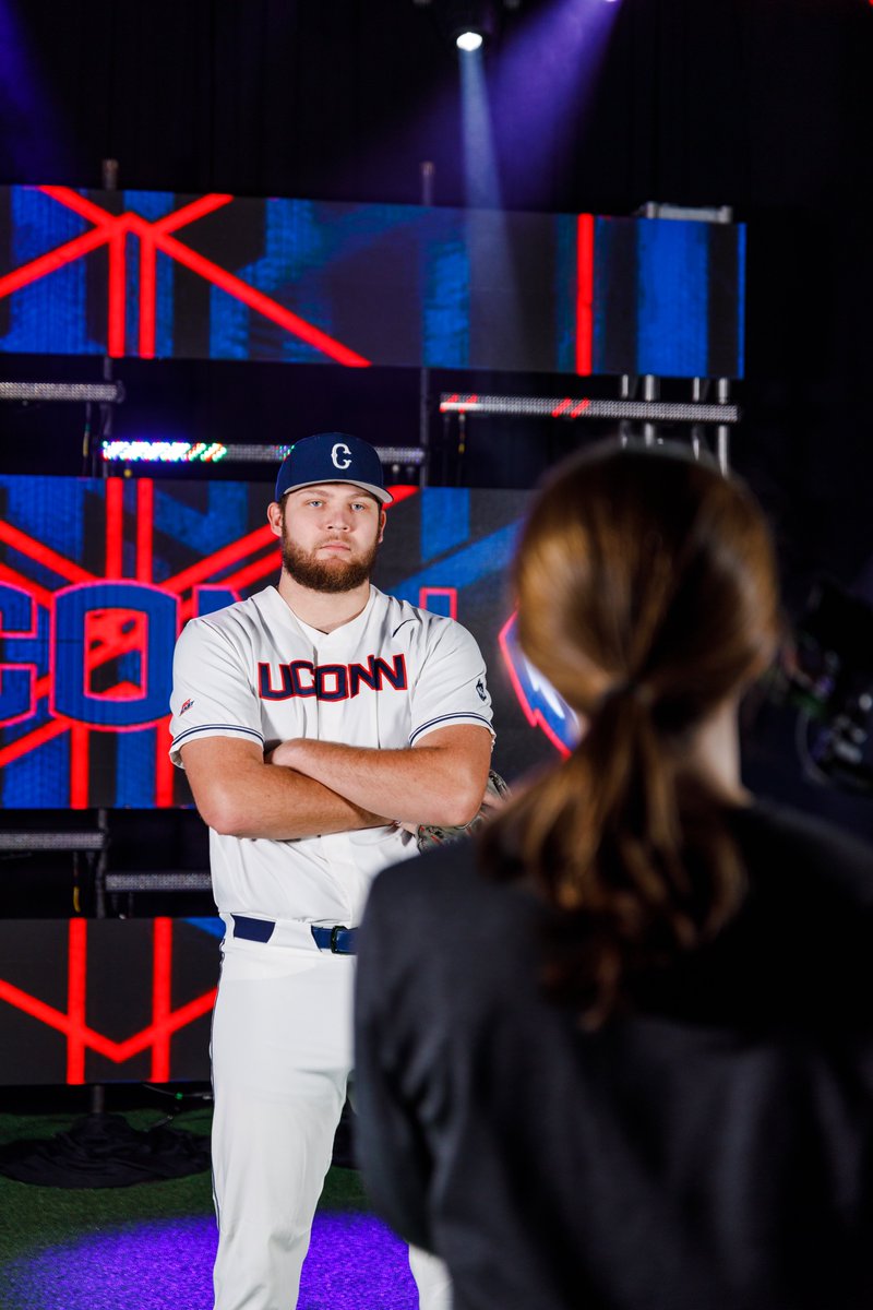 UConnBSB's tweet image. That Time of Year. #HookC