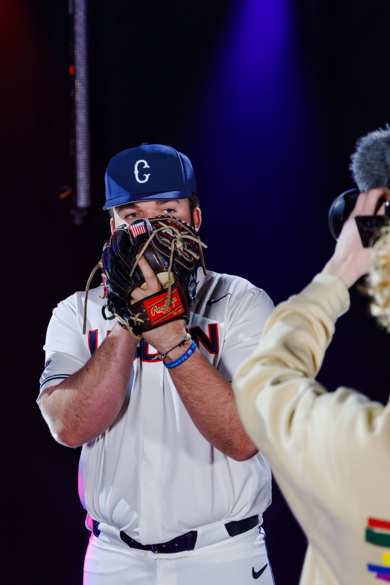 UConnBSB's tweet image. That Time of Year. #HookC