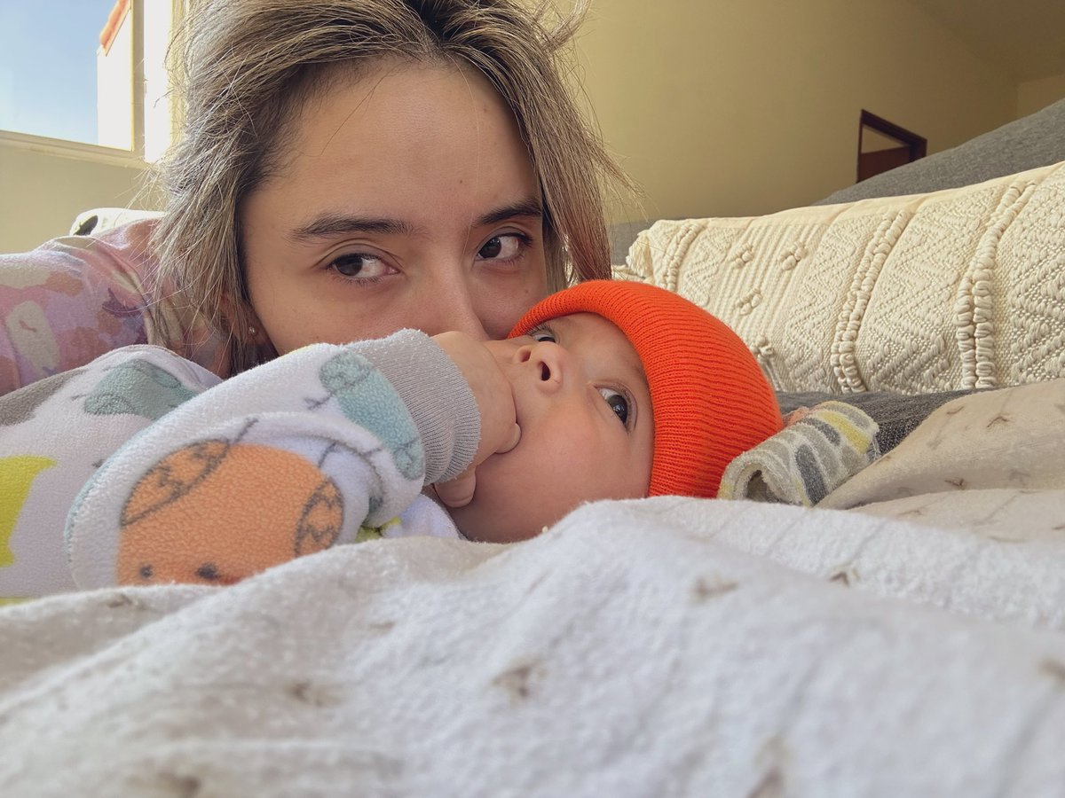 Bianchissc's tweet photo. Esta es la verdadera cara de la maternidad… pero amando cada día más a mi Paolo 🧡 https://t.co/R1Kayj3e0U