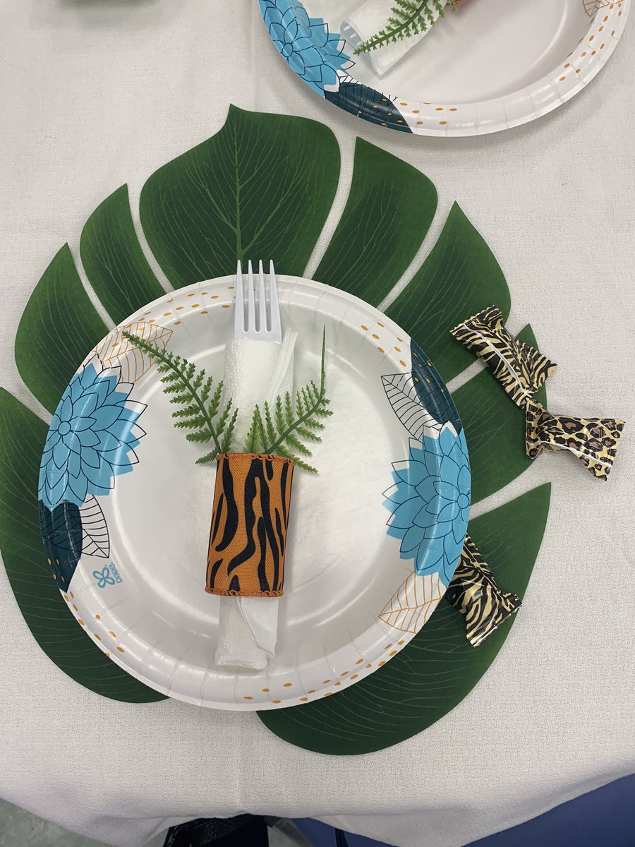 HCPS_Eisenhower's tweet image. University of Washington Center for Educational Leadership w/HCPS Assistant Principals right here @Eisenhower!! Good to Great- what a fantastic day!!#StudentsTakeOwnership
#PartnerConversations 
 #SharedThinking 
#BuildingOnIdeas
#ClarifyingQuestions @Sue_Burkett @michellemason09