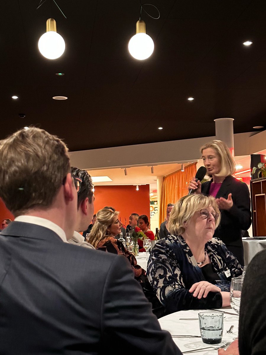 50 dagen voor de verkiezingen trappen wij af samen met <a href="/MinisterEZK/">Minister EZ</a> en <a href="/DefensieStas/">Gijs Tuinman</a> in Apeldoorn.
Met onze lijsttrekker <a href="/HelgaWitjes/">Helga Witjes</a> gaan we op met 50 kandidaten <a href="/VVDGelderland/">VVD Gelderland</a> op de lijst.