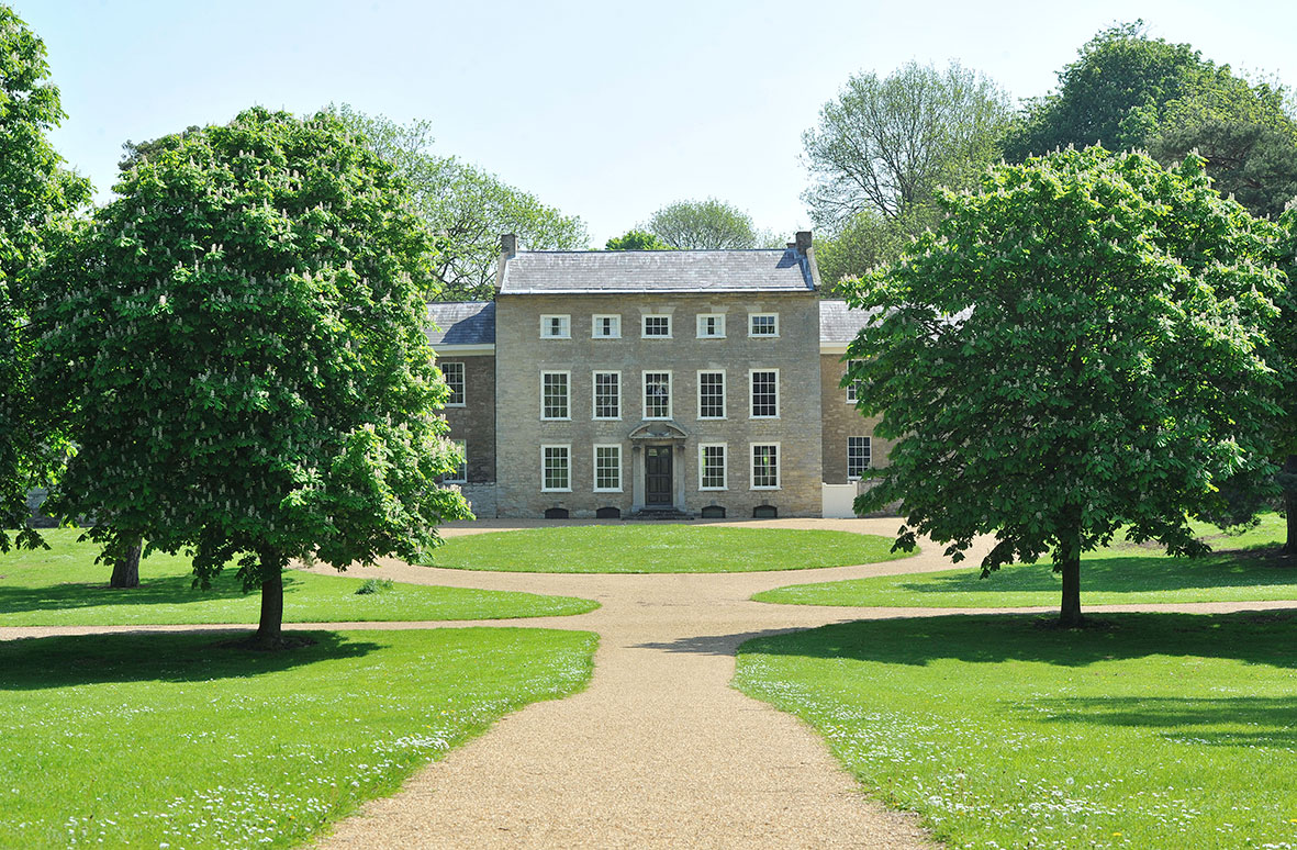 JamiroquaiHQ's tweet photo. This is Great Linford Manor, where the album was recorded ! #TimsTwitterListeningParty https://t.co/esORozDd4t