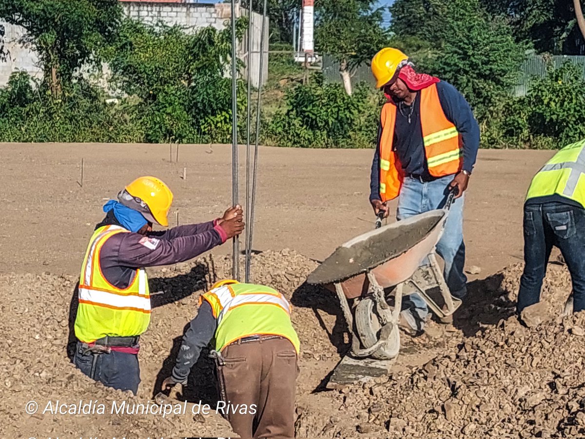 WalterSaenz505's tweet photo. #Rivas|| 🏗️👷👷‍♀️🚧Avanza el proyecto del Polideportivo "Modesta Alvarado" en la Ciudad de Rivas.✅🇳🇮

Con un avance general de 27% marcha en buena forma la construcción del nuevo Polideportivo, que está preparado para recibir a más de 2,500 familias.
#GobiernosLocalesNi https://t.co/9keZWPwPz6