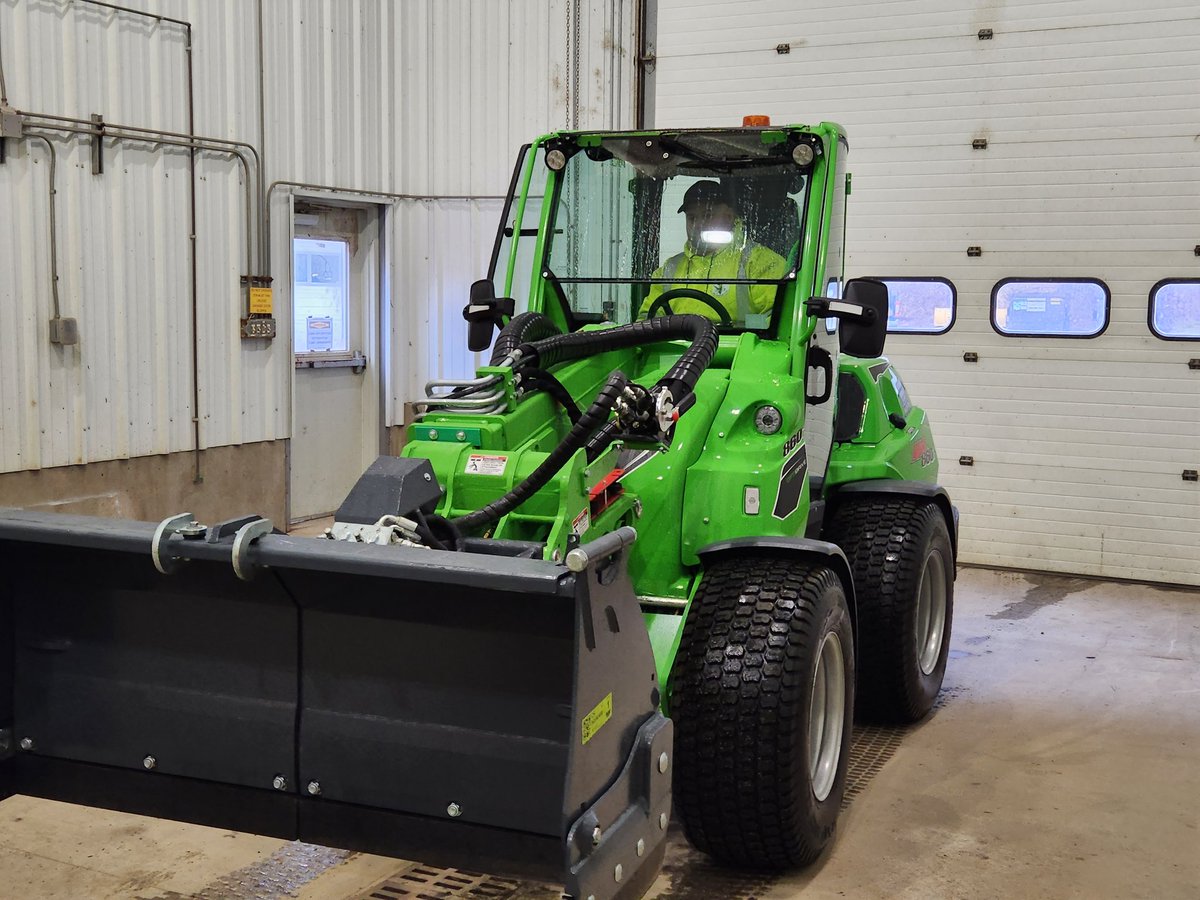 Exciting day!  Delivery of our new Avant 860i. Thank you, Sherman residents, for supporting your DPW.  Also, thank you, Westchester Tractor, for a great machine .
#shermanCt @ShermanSchoolCT @ShermanCTDems @TownofSherman