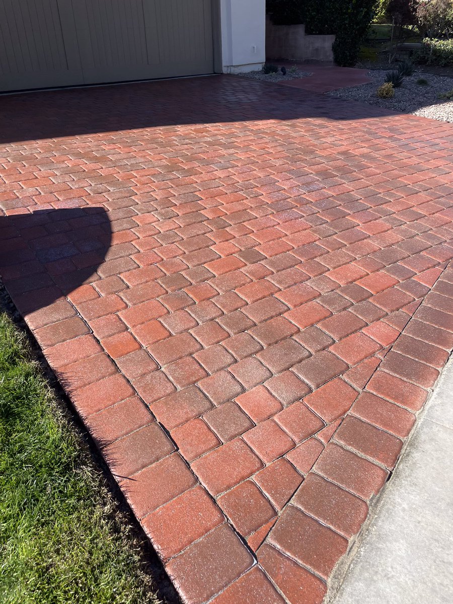 MaxEffort5's tweet photo. A Great job and beautiful restoration of driveway starts by using the best materials available. Nicely done folks @seksurebond https://t.co/4LlY64qrij