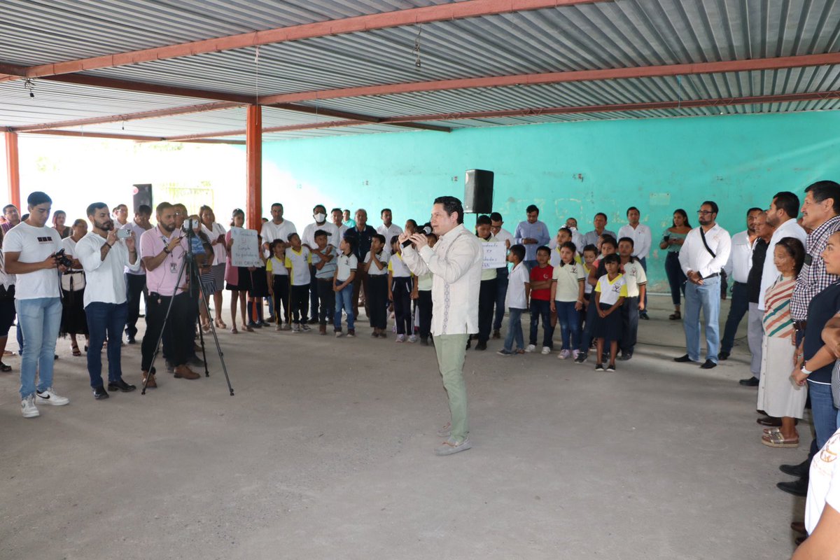 Este día el alcalde <a href="/elcheliito/">abraham cano</a> acudió al ejido San Pedro Cunduacán, donde colocó la primera piedra para la construcción de un aula en la escuela primaria "Santiago Hernández Cortázar".

#CunduacánSomosTodos