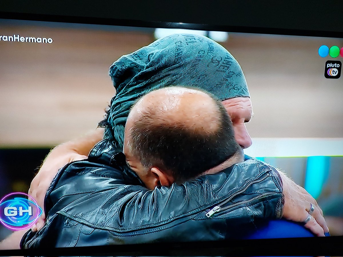 Ariel y Alfa se dieron un abrazo
#GranHermano #Gh2022