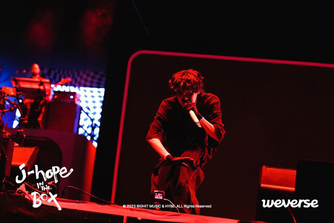 borahae_BTS's tweet photo. — "J-Hope in the box" es un documental producido por HYBE que captura la producción y las actividades del álbum del artista durante unos 200 días.
#ᴊʜᴏᴘᴇ #jhopebts #jhopeedit #jhopesexy #jackinthebox #jackintheboxiscoming #jhopebiased #jhopebias #jhopedance #btsjhope https://t.co/zLAGgoBA2p