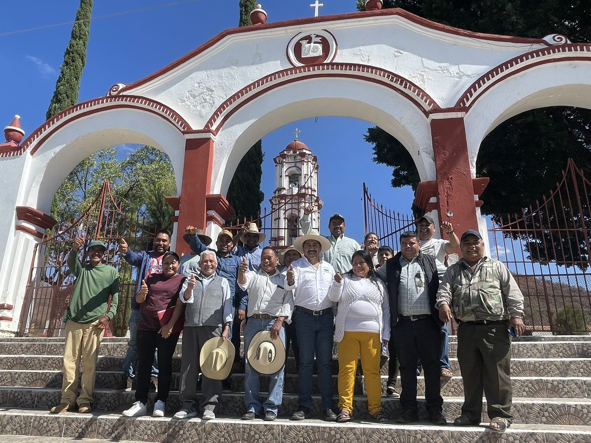 afodepoac's tweet photo. Hacemos equipo donando pintura para embellecer los espacios públicos que son el corazón de una comunidad, como el parque de San Juan Ihualtepec, Silacayoapam, acordamos con Florencia C. González Quiroz, Presidenta Municipal trabajar p/mejorar las condiciones de vida. #Mixteca. https://t.co/t3a0Mxqgkl