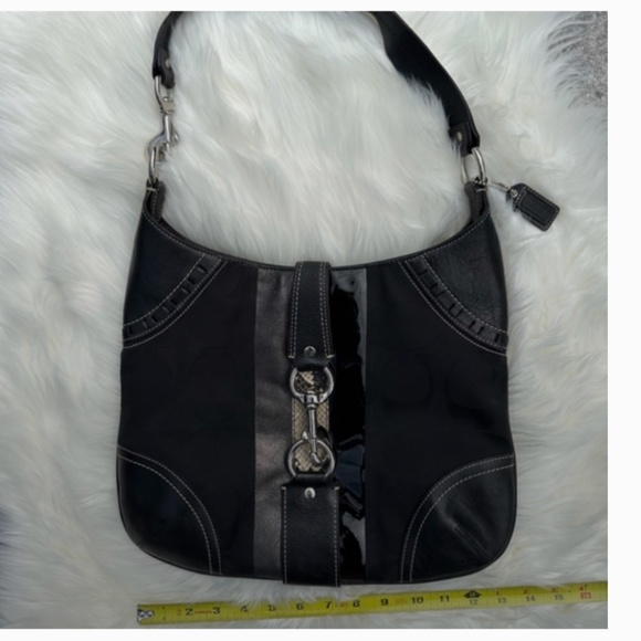tfausey's tweet photo. So good I had to share! Check out all the items I'm loving on @Poshmarkapp #poshmark #fashion #style #shopmycloset #coach: https://t.co/Niknk57EDr https://t.co/s7jx1f1SwQ