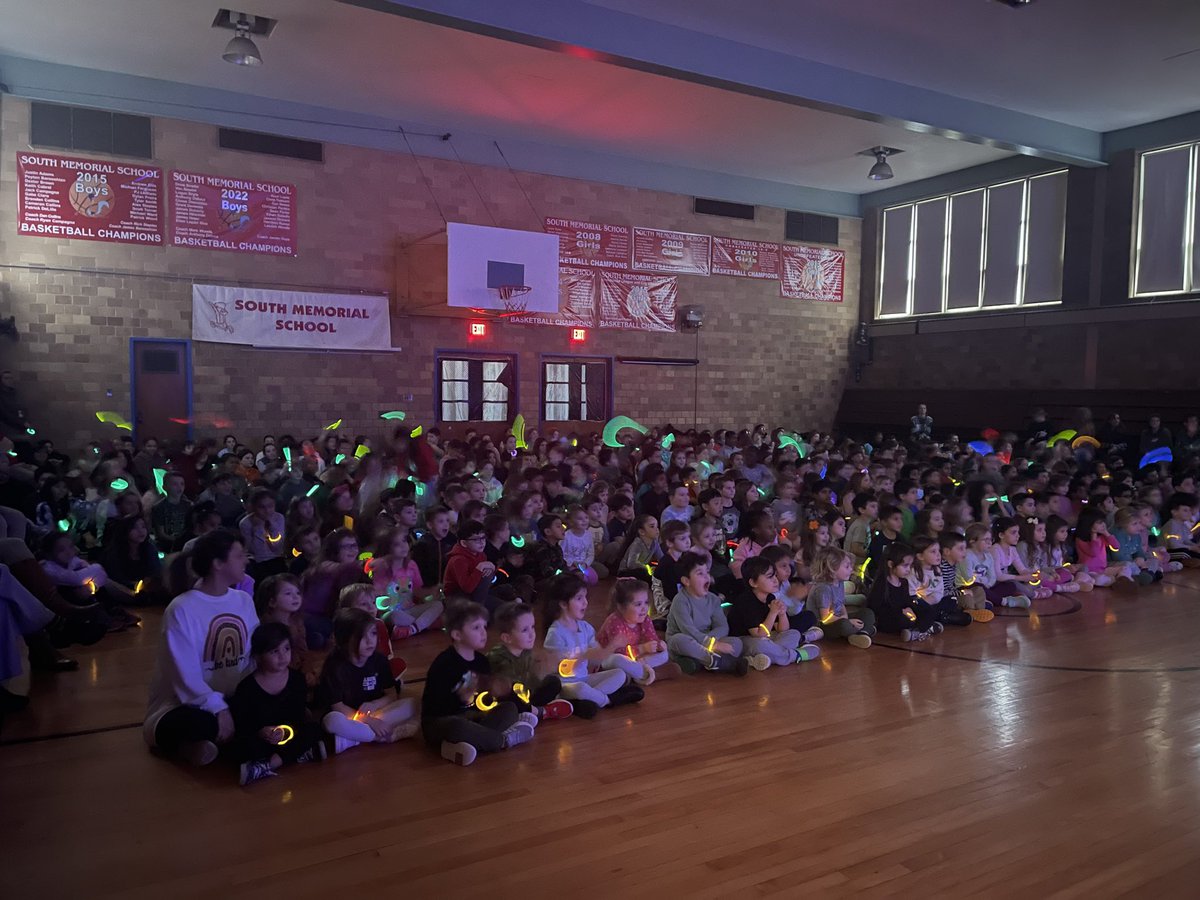 EmilyLamkin720's tweet photo. We had a BLAST at the laser Kindness Quest today!!! @PeabodyPublic @SouthRoadrunner https://t.co/7KaGVTP3pl