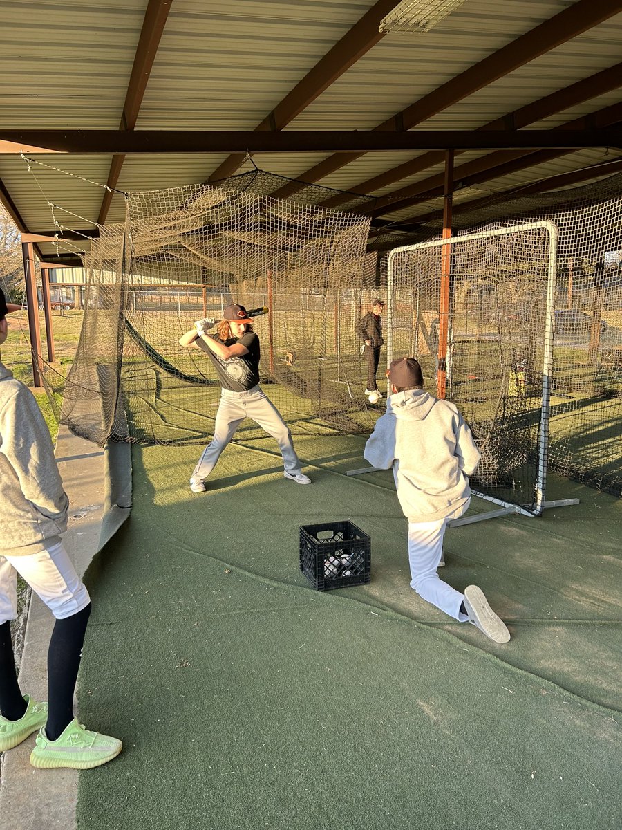 GladewaterBSB's tweet photo. Bears flying around today! Getting better! #wecan https://t.co/1lZO6k3fRc