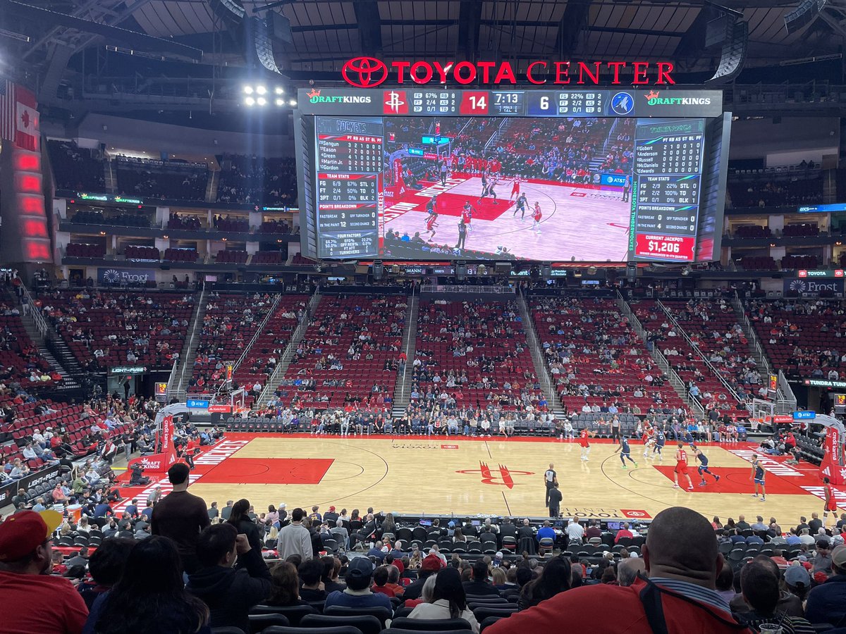 Dr_BWatson's tweet image. Ending my day at the @HoustonRockets game! Tonight the Rockets are celebrating Chinese Lunar New Year! #LetsgoRockets #ClutchCity