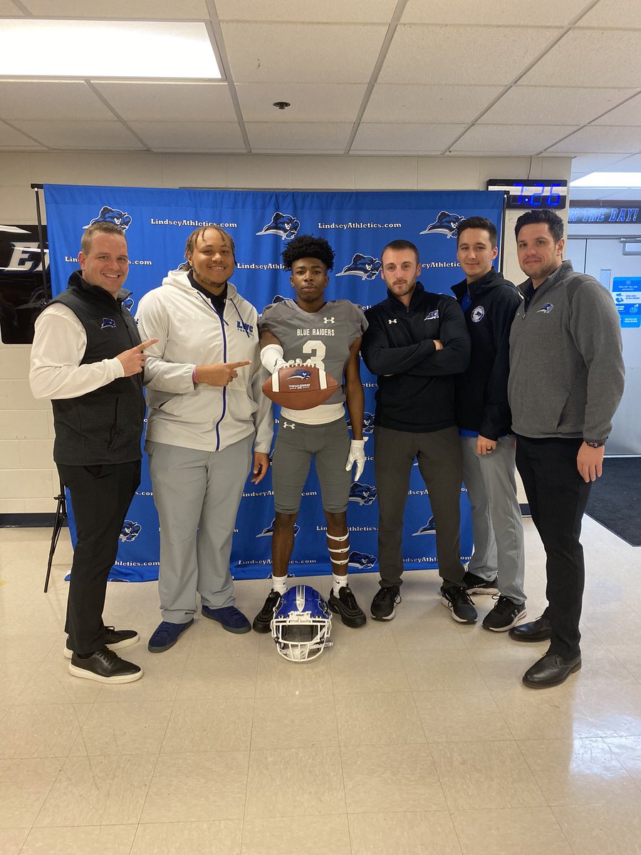 Fredrick Paxton (@paxton_fredrick) on Twitter photo Committed🔵⚪️!!
@LWCAthletics @LWC_Football @CoachGraham_LWC <a href="/CoachMattOgle/">Matt Ogle</a> <a href="/CoachPalmer/">COACH PALMER</a> <a href="/CoachKleckler/">Phil Kleckler</a> Committed🔵⚪️!!
@LWCAthletics @LWC_Football @CoachGraham_LWC <a href="/CoachMattOgle/">Matt Ogle</a> <a href="/CoachPalmer/">COACH PALMER</a> <a href="/CoachKleckler/">Phil Kleckler</a>