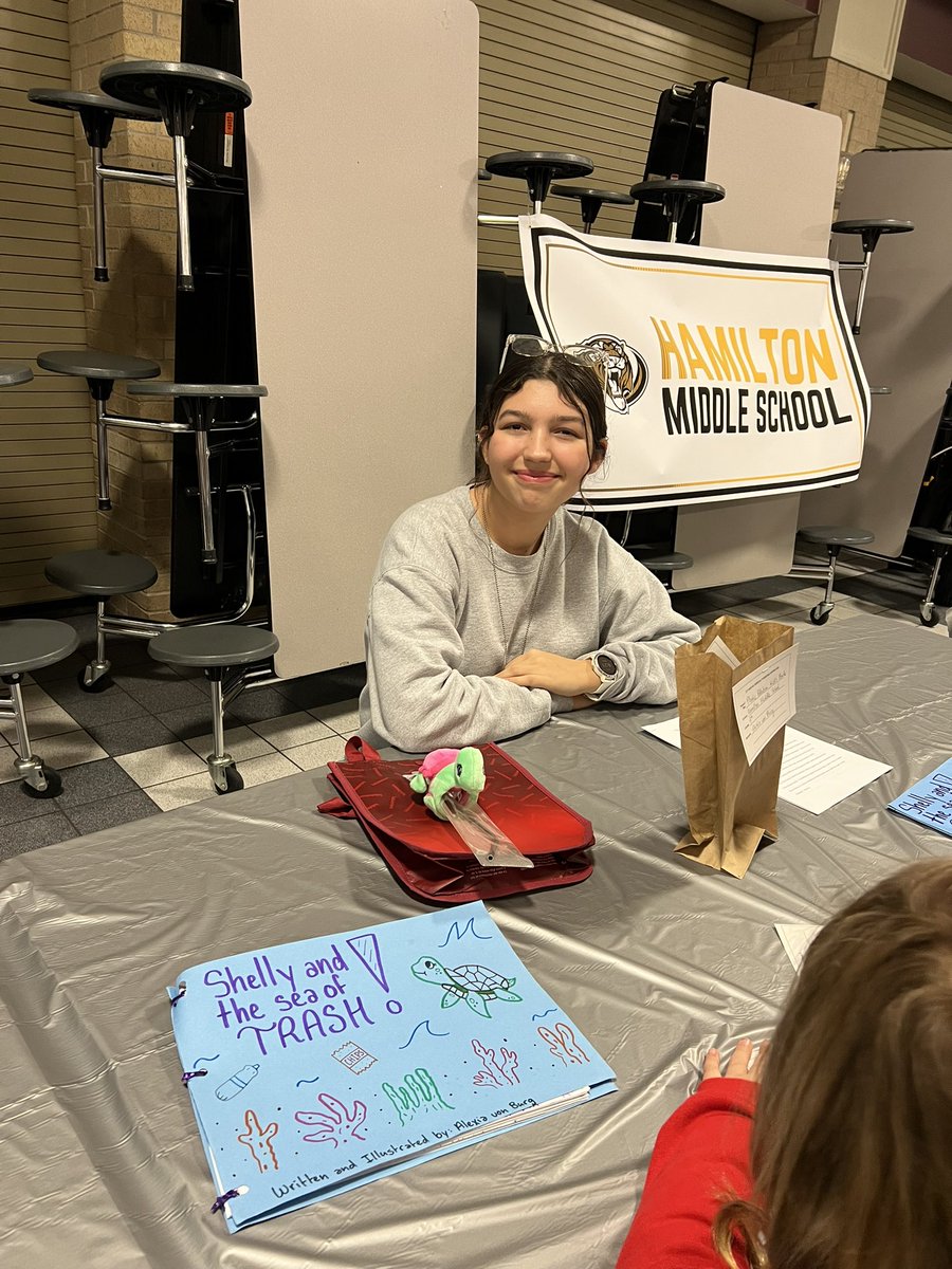 Julie Hinaman tweet media