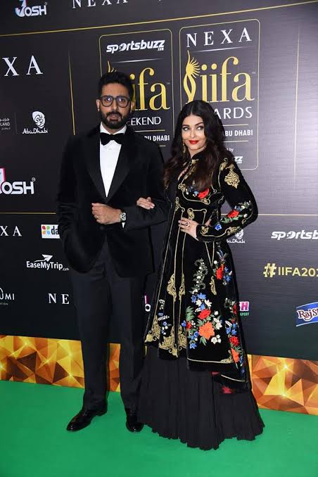 @bollywoodstori @AthiyaShetty @klrahul Congratulations! 
Beautiful couple and dressing...
i like Aish and Abhishek's dressing too.