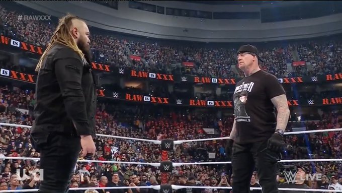 SKWrestling_'s tweet image. The passing of the torch. 🗽
#WWERaw #WWE