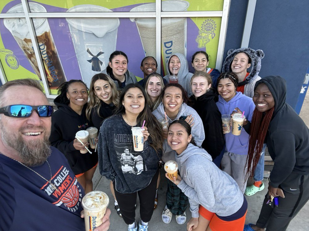 PimaWBB's tweet image. #TeamDutch😋