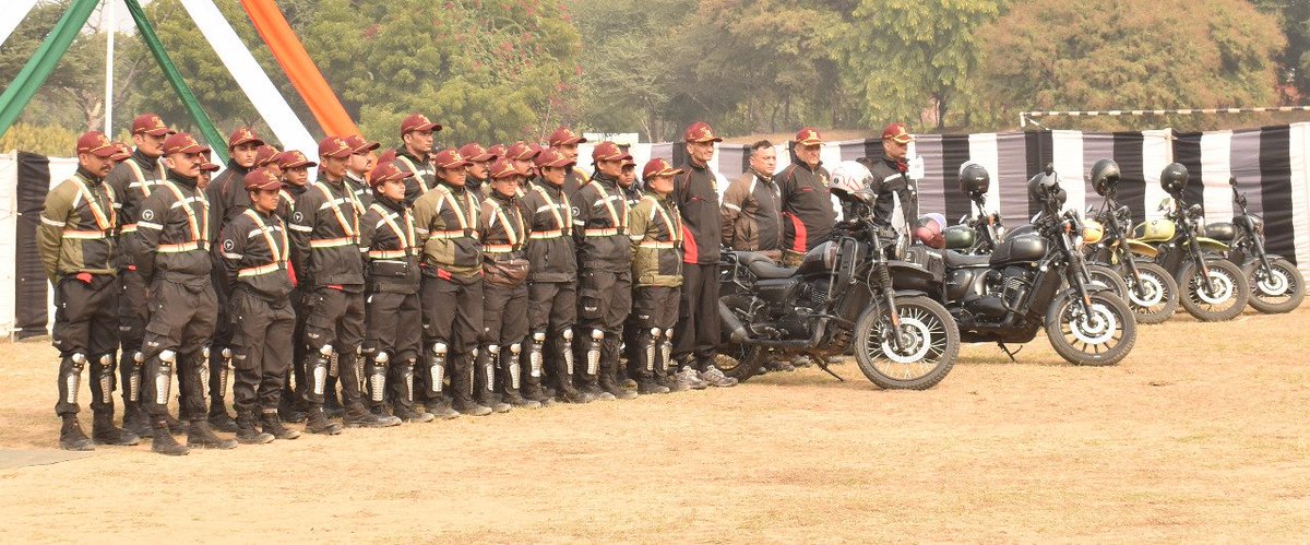 RISHABHSINGHSU4's tweet photo. This moment of poverty #NCCJawaMotorcyclerally
Team lead by Major Gen arvind Kapoor sir ADG Gujarat and 23/01/23 flagged in by LT GEN AMARDEEP SINGH BHINDER, AVSM, VSM, GOC-IN-C, SOUTH WESTERN COMMAND..
@adgpi
@SWComd_IA
@ArvindKapoorTYG 
@ncc_rj_ 
@NCCDteRajasthan 
@HQ_DG_NCC https://t.co/IcG49xQfyA