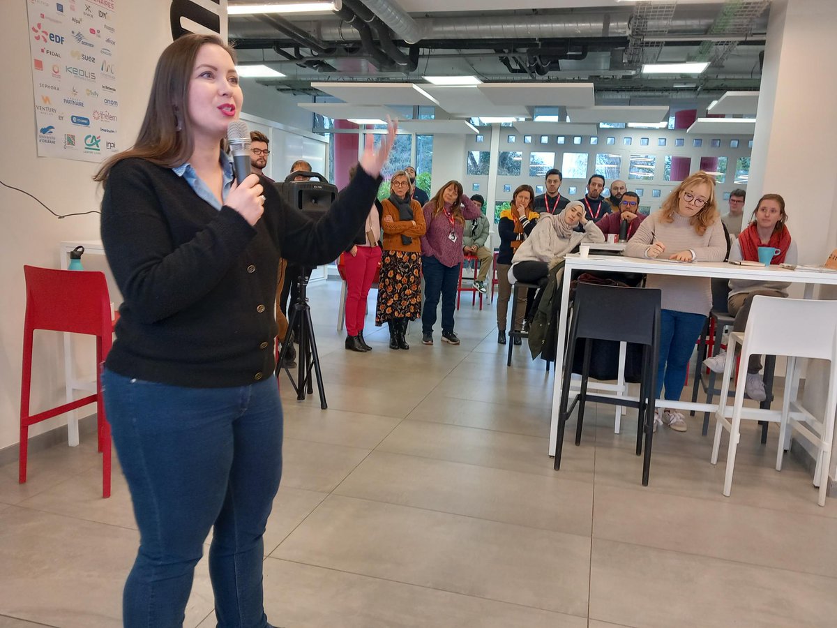 isabelle_rouby's tweet image. 📢Ce matin : Mélanie et Catherine #OrléansSud au Cocorico LAB ➡️Offre de services entreprise de @poleemploi_RCVL  présentée au Startup du @Le_Lab_O 👍 Echanges et Satisfaction 🔝