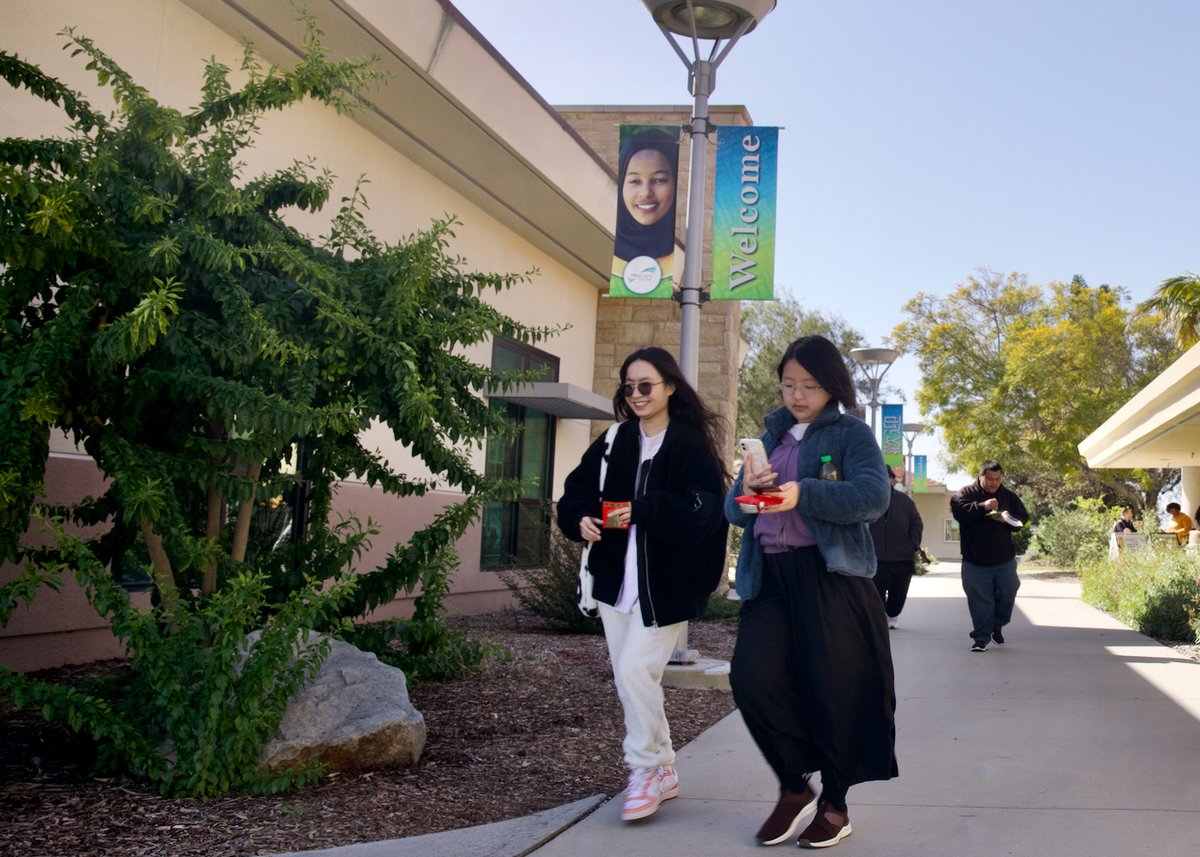 MiraCosta's tweet photo. Welcome to the spring 2023 semester, Spartans! 🤗📚

We've got lots of programs and resources to give you a great start this semester. Check our stories for ideas. Don't forget to visit https://t.co/LT4rQdEw4L to view open courses. Cheers!

#MiraCostaCollege #SpringSemester2023 https://t.co/gk3n4V8fkB