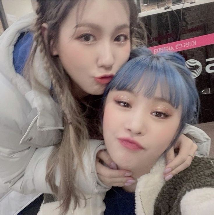 gidlecafee's tweet photo. ʕ•ᴥ•ʔ new order ʕ•ᴥ•ʔ
order: strawberry cake and choco milk
for: @rainsooj
from: miyeon and soojin @G_I_DLE
message: “my chemical hype girl ;)”
offered by goyoz https://t.co/3bfCoTUc5h