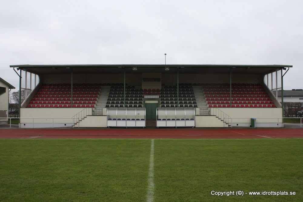 idrottsplats's tweet photo. Nytt på sajten !
Idrottsparken Framnäs, Lidköping
Läs om den märkliga cupmatchen mot @IFKGoteborg En match med nio mål men där de flesta troligen inte såg de sista målen.
https://t.co/4YyYJTlthy
@LidkopingsFK #lidkoping https://t.co/19P2jlAMLo